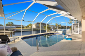 Spacious family-friendly electric-heated pool home with bikes on Gulf Access canal - Villa Nathalia
